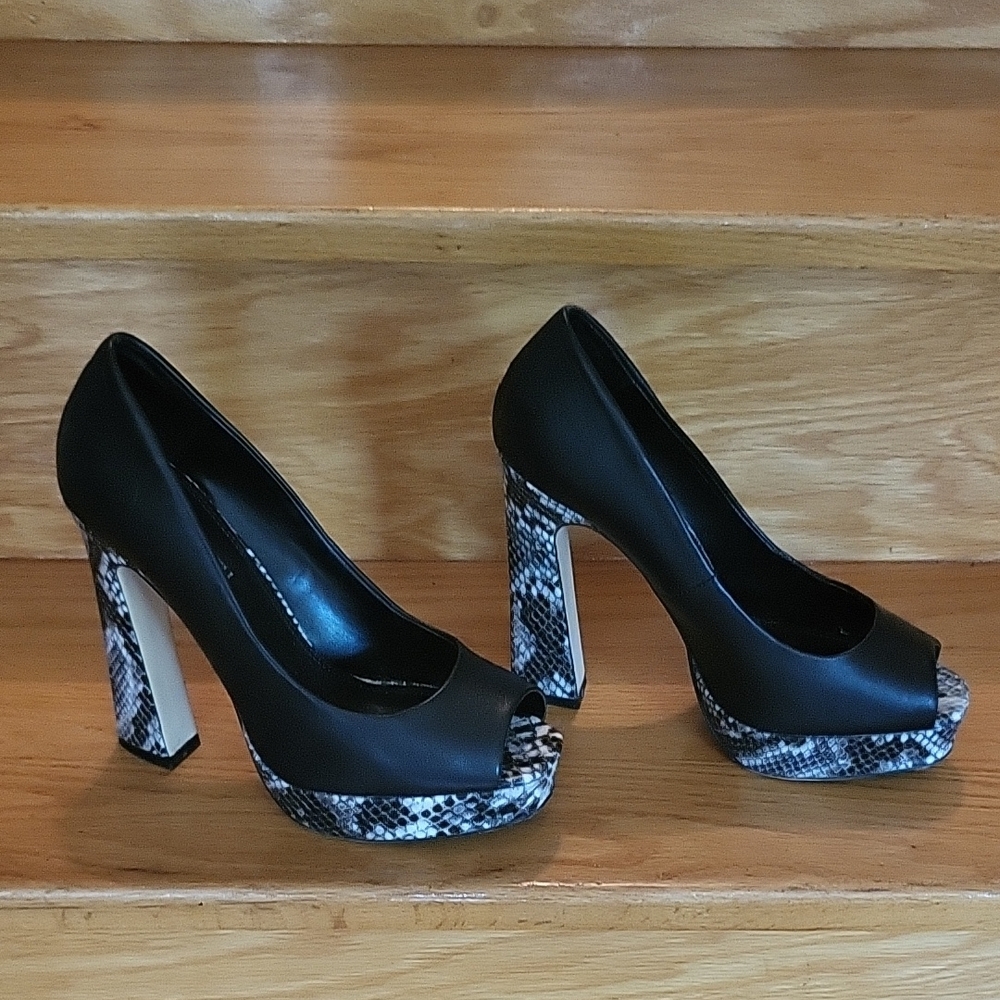 LIKE NEW Le Chateau Black & Gray Leather & Mock-Snake Platform PeepToe Heels 7.5 - Picture 6 of 14